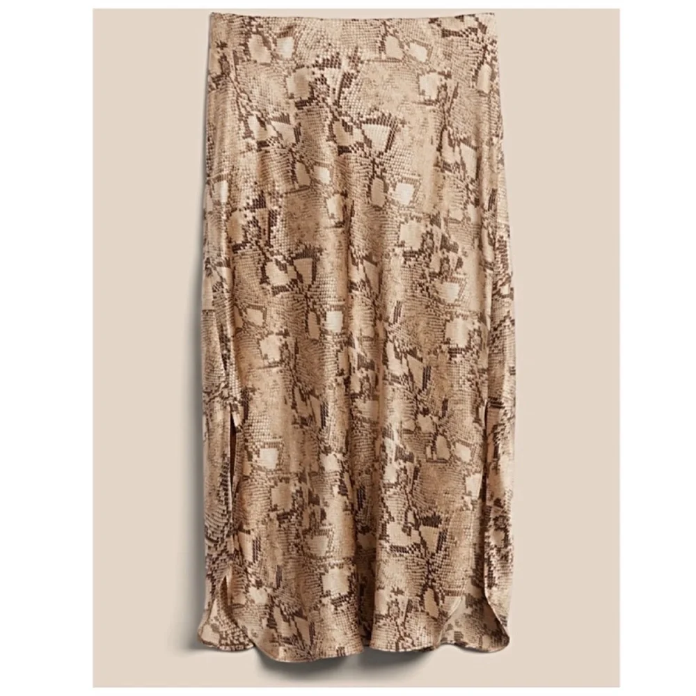 🖤NWTS-$150 BANANA REPUBLIC Silk Bliss Snakeskin Skirt S *Washable!* Nice - Picture 4 of 10
